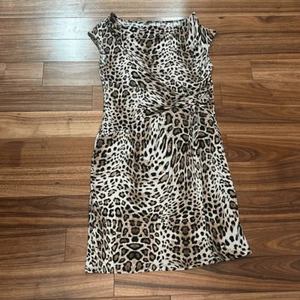 Madison scoop neck leopard print dress short sleeve clinched waist line - Picture 1 of 8