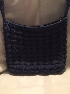 Dunkelblaue gehäkelte Schultertasche mit Reißverschluss - Bild 1 von 7