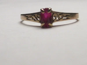 10 kt. Anillo Rubí Vintage Ajuste Desplazado Abierto, Talla 6.5 - Imagen 1 de 1