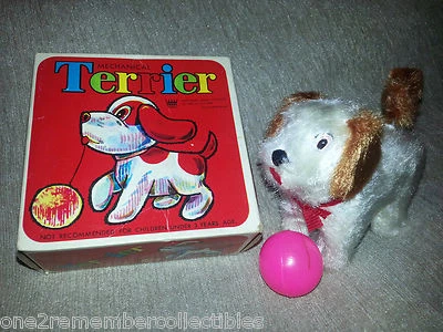 PERRO TERRIER MECÁNICO con Pelota Años 60 Años 70 De Colección JUGUETE DE CUERDA Coleccionable NUEVO Foto 1 de 4