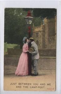 (KLj8316) Bamforth Comic Card, 1652, Romance by Gas Lamp 1910 - Picture 1 of 4