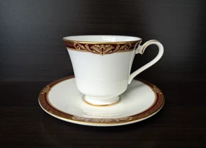 English Bone China—1996 Vintage Royal Doulton Tennyson Teetasse & Untertasse - Bild 1 von 7