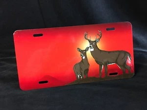 Placa de licencia novedad aerógrafo con desplazamiento rojo al atardecer de dos ciervos - Imagen 1 de 9