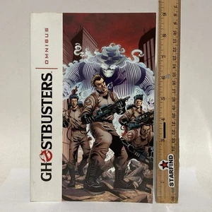 Ghostbusters Omnibus Band 1 Comic Softcover IDW — Wen wirst du anrufen? 👻 - Bild 1 von 7