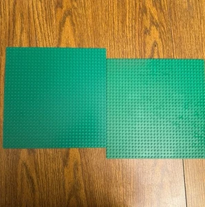 LEGO Two 10'' X 10'' part 3811 GREEN BASEPLATES 32 X 32 - Picture 1 of 3