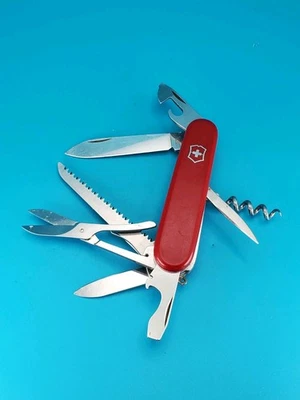 VINTAGE VICTORINOX ECONOMY HUNTSMAN MULTI TOOL! *BROKEN SCISSORS SPRING* - Image 1 of 4