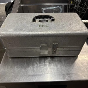 Tackle Box Vintage UMCO MODEL 204 Aluminum . - Picture 1 of 6