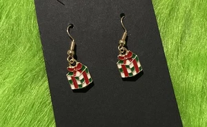 Ohrringe in Geschenkform. Unikat, Party, süß, festlich. Weihnachten, Feiertage. - Bild 1 von 5