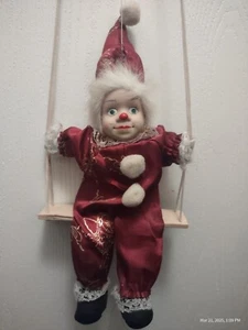 Vintage Porzellan Clown Puppe auf Schaukel - Bild 1 von 2