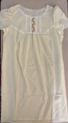 Camisón vintage amarillo manga corta bordado con encaje sin marca Foto 1 de 4