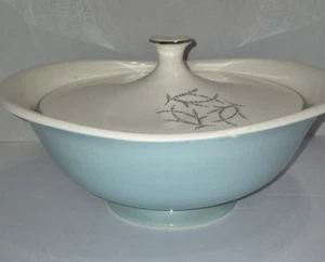 MCM Vintage piedistallo servizio ciotola con coperchio ~ piatto coperto ~ blu ~ floreale su coperchio - Foto 1 di 12