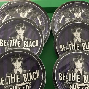 Wednesday Addams Paper Plates 2 Large 4 Small, 8 Count Each - Picture 1 of 7