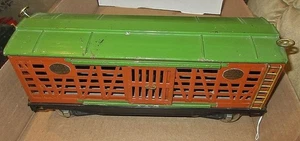 LIONEL #213 STANDARD GAUGE CATTLR CAR .ORIGINAL.TERRA-COTTA-GREEN ROOF - Picture 1 of 5