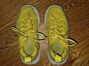 Jungen gelb Under Armour CURRY sportliche Schnürschuhe 4,5 Jugendschuhe - Bild 1 von 5