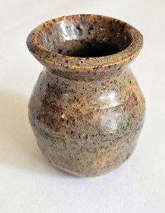 Studio Art Pottery Miniature Vase Holder 2 ” Signed - Picture 1 of 4