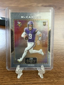 2024 Panini Select - Score Select Throwback J.J. McCarthy #17 (RC) - Foto 1 di 2