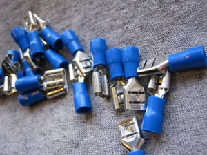 US.Seller 12PCS Blu Crimpare Fili Connettori Terminale 6,3mm Femmina FDD2-250 - Foto 1 di 3