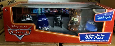 CARS - RADIATOR SPRINGS GIFT 5 PACK - LIZZIE SALLY DOC - Mattel Disney Pixar - Immagine 1 di 3