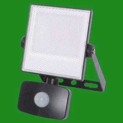 10W LED Outdoor IP44 PIR Sensor Floodlight, 6500k Daylight White 220-240V - Image 1 of 2