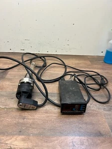MKS series 423 I-Mag cold cathode ionization gauge and 921 Controller - Picture 1 of 8