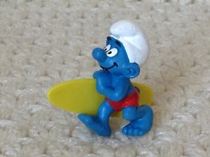 Vintage seltener Schlumpf Surfer mit kürzerem Brett Schleich Peyo - Bild 1 von 4