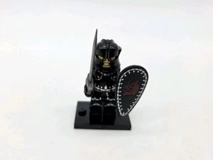 LEGO Evil Knight Minifigur CMF Serie 7 (8831) - komplett mit Zubehör - Bild 1 von 4