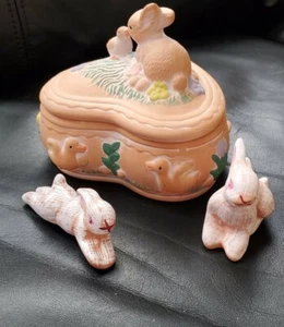 Portagioie vintage in terracotta a forma di cuore con coniglietto anatre coniglietto e 2 coniglietti  - Foto 1 di 5