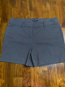 The Limited black white polka dot tailored shorts women’s size 14 NWOT - Picture 1 of 4