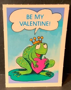 Postal de San Valentín 1982 de colección rana antropomórfica sin usar con corona y corazón Be My V - Imagen 1 de 2