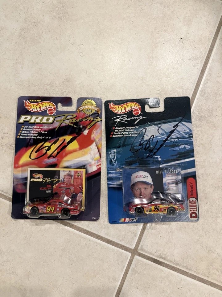 Лот из 2 подписанных Биллом Эллиотом литых машинок 1:64 Hot Wheels винтаж NASCAR - Изображение 1 из 4