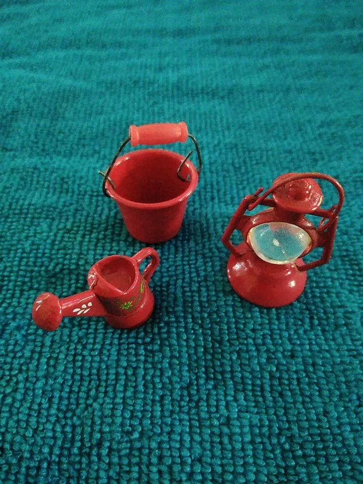 3 miniaturas de casa de muñecas linterna de metal rojo regadera cubo 1" - 1,5" de alto 1:12 Foto 1 de 1