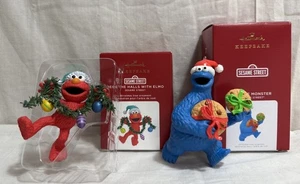 Hallmark Andenken Ornament Sesamstraße Krümelmonster & Deck The Halls mit Elmo - Bild 1 von 9