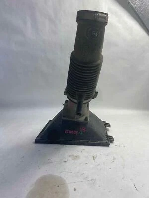 FORD TAURUS Ford Air Intake Tube/resonator 3.0LFWD AT W/ AIR CLEANER LID 1996 - Image 1 of 4