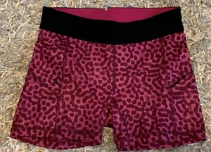 Lululemon Größe 4 Activewear Shorts Yoga rosa Gepardenmuster 4" Schrittlänge - Bild 1 von 7
