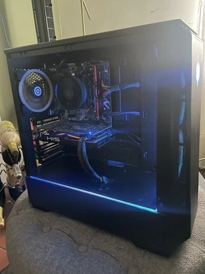PC de escritorio para juegos Foto 1 de 4