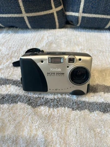 Kodak DC215 Zoom Digital Camera - WORKING NEEDS MEMORY CARD! - Picture 1 of 8