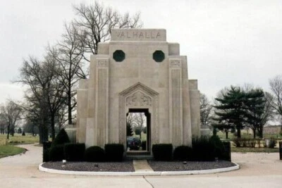 Valhalla Gardens - Belleville, Illinois - 4 cemetery plots - Image 1 of 2