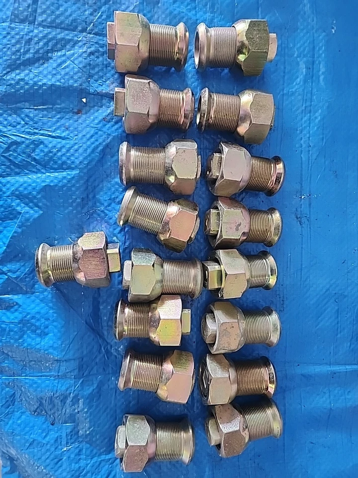 17 tacos de rueda Isuzu Npr Foto 1 de 1