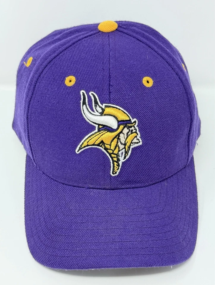 Gorra ajustable púrpura NFL con logotipo de los Minnesota Vikings mascota Foto 1 de 4