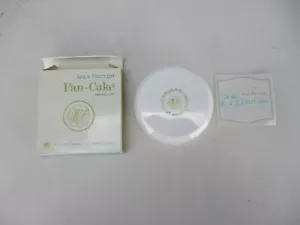 Vintage Max Factor White Pan-Cake Make Up New in Original Box - Picture 1 of 4
