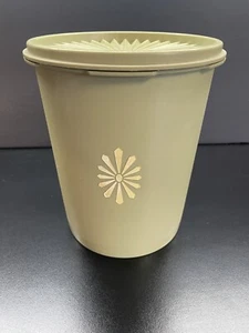 Vintage Avocado Green Tupperware Canister #809-5 with Lid 810-6 - Picture 1 of 3