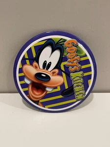 Disneyland Hotel Goofy's Kitchen Souvenir Button Pin 3" - Bild 1 von 2