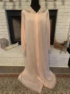 VINTAGE NEU MIT ETIKETT SHADOWLINE LANG rosa NYLON PEIGNOIR MORGENMANTEL Medium Spitzenborte 42" Brustumfang - Bild 1 von 10