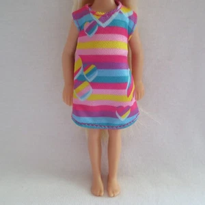 NUEVO Vestido Barbie Hermanita Chelsea Muñeca Rayas y Corazones ~ Ropa - Imagen 1 de 2