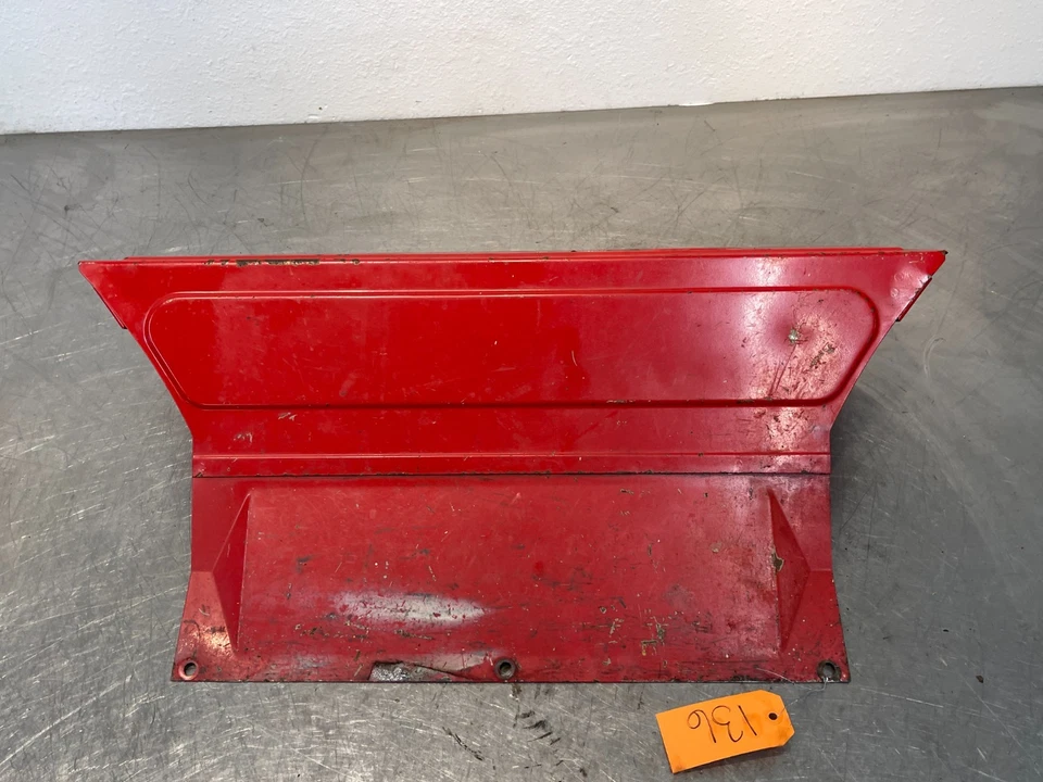 Panel de cubierta del tanque de combustible del asiento trasero del tractor Massey Ferguson MF 1260 Foto 1 de 4