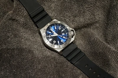 Reloj de buceo Nautica cuarzo GMT 100m esfera azul con correa de goma negra (A16551) Foto 1 de 4