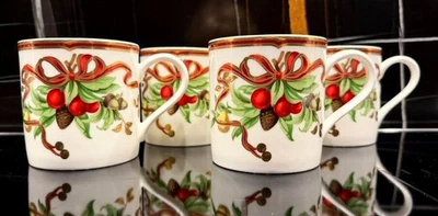 Juego de 4 cintas y guirnaldas TIFFANY & Co. TIFFANY HOLIDAY MUGS de 3 3/8" Japón Foto 1 de 4
