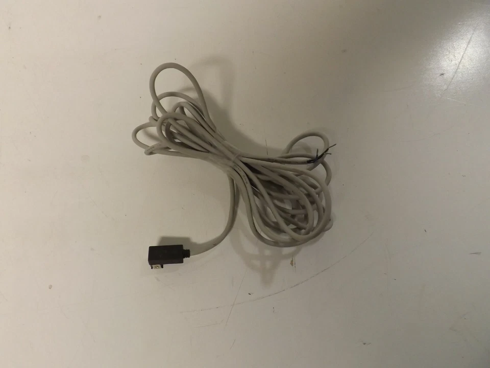 SMC D-F79 Solid State Auto Switch Sensor NPN 24VDC, 3-Wire, 3m Long - Image 1 of 4