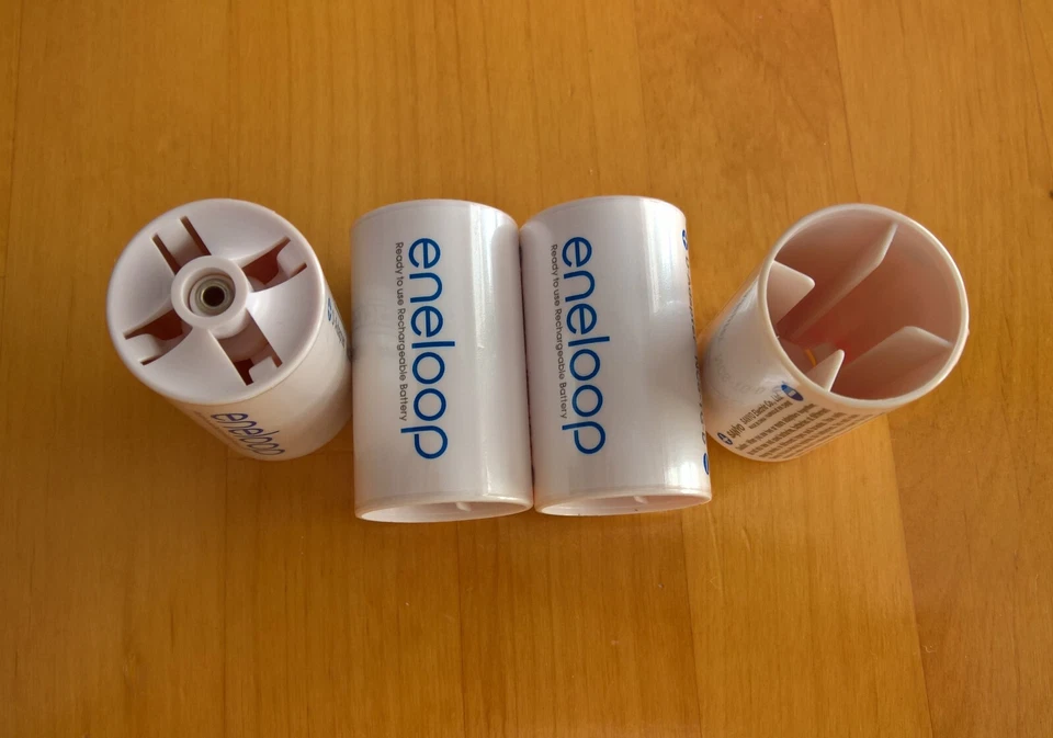 Paquete de 4 adaptadores de batería ENELOOP Panasonic tamaño D (NCS-TG-D) AA convertidor de batería Foto 1 de 1