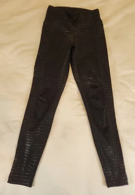 PINK Victoria's Secret Ultimate Active Black Snake Print Leggings Sz XS - Image 1 of 4
